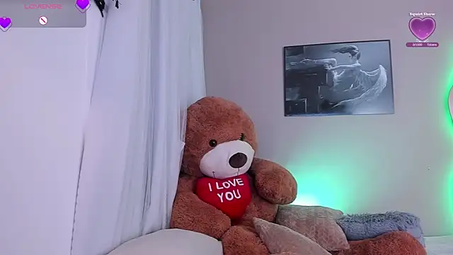 Snapshot of EmystarX chatting on 09-18-25, 01:18 EmystarX online show from 09-18-25, 01:18