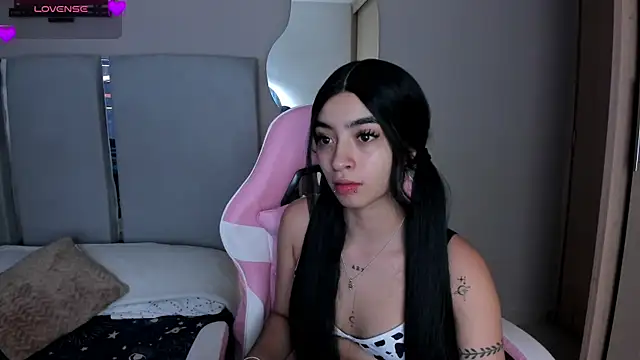 Snapshot of EmystarX chatting on 03-17-26, 12:37 EmystarX online show from 03-17-26, 12:37