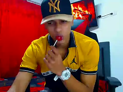 Snapshot of cristian_tayron1 chatting on 06-21-26, 05:59 cristian tayron1 online show from 06-21-26, 05:59