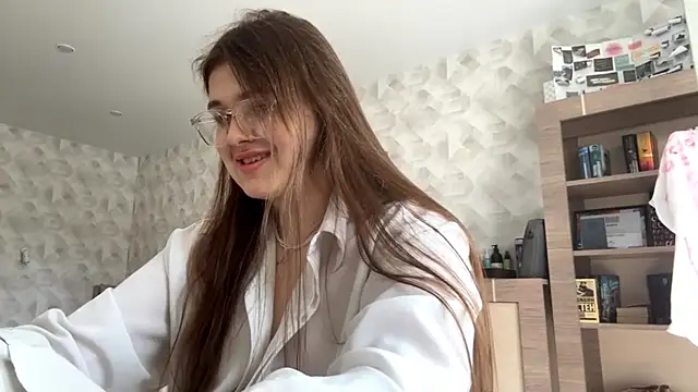 Snapshot of CarylWeatherholtz chatting on 09-12-25, 10:26 CarylWeatherholtz online show from 09-12-25, 10:26