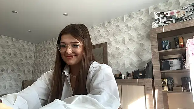 Snapshot of CarylWeatherholtz chatting on 09-13-25, 01:22 CarylWeatherholtz online show from 09-13-25, 01:22