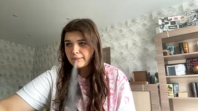 Snapshot of CarylWeatherholtz chatting on 09-17-25, 10:50 CarylWeatherholtz online show from 09-17-25, 10:50