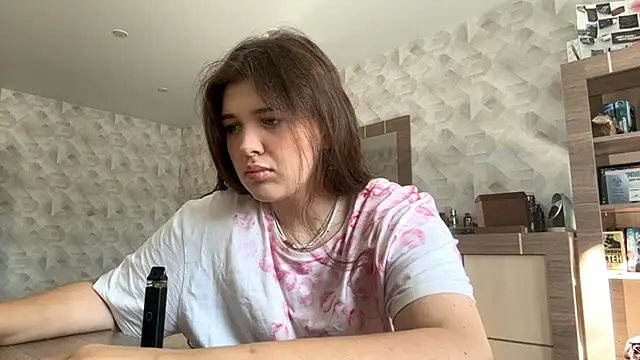 Snapshot of CarylWeatherholtz chatting on 09-22-25, 12:29 CarylWeatherholtz online show from 09-22-25, 12:29