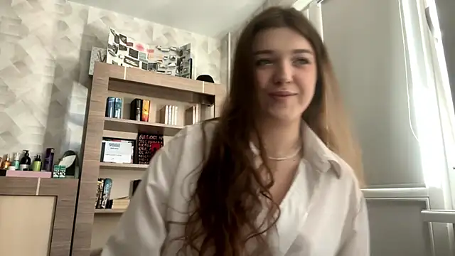 Snapshot of CarylWeatherholtz chatting on 09-24-25, 07:01 CarylWeatherholtz online show from 09-24-25, 07:01