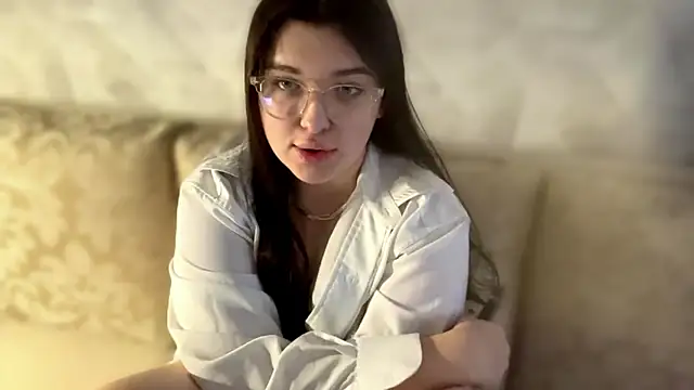 Snapshot of CarylWeatherholtz chatting on 10-09-25, 01:42 CarylWeatherholtz online show from 10-09-25, 01:42