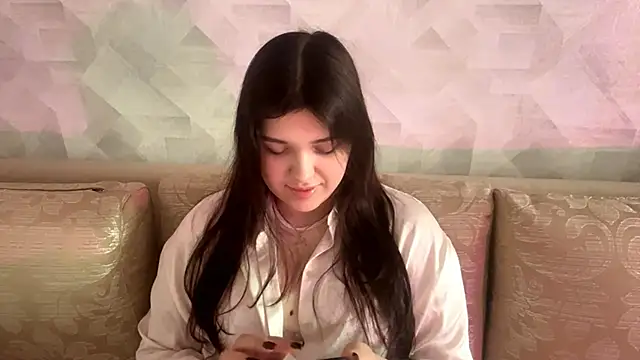 Snapshot of CarylWeatherholtz chatting on 10-12-25, 12:26 CarylWeatherholtz online show from 10-12-25, 12:26