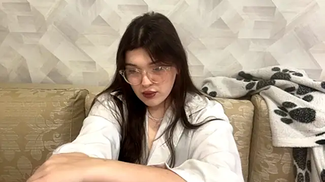 Snapshot of CarylWeatherholtz chatting on 10-23-25, 12:26 CarylWeatherholtz online show from 10-23-25, 12:26