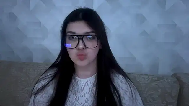 Snapshot of CarylWeatherholtz chatting on 11-18-25, 03:16 CarylWeatherholtz online show from 11-18-25, 03:16