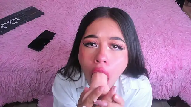 Snapshot of Dulceemia_ chatting on 09-19-25, 07:36 Dulceemia online show from 09-19-25, 07:36