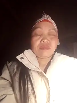  YooY  online show from 12-13-25, 11:21