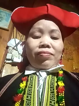  YooY  online show from 12-21-25, 02:24