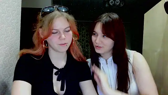 Snapshot of Poppy_sun chatting on 10-27-25, 05:28 Poppy sun online show from 10-27-25, 05:28