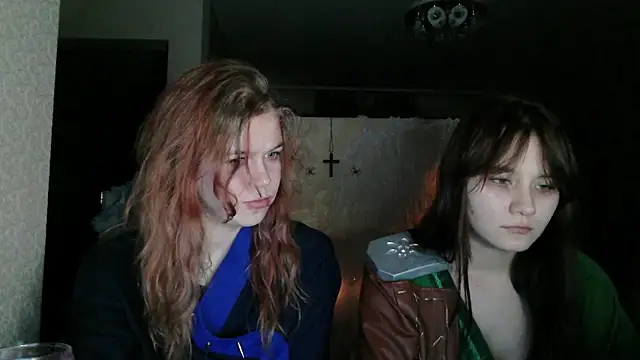 Snapshot of Poppy_sun chatting on 10-31-25, 07:37 Poppy sun online show from 10-31-25, 07:37