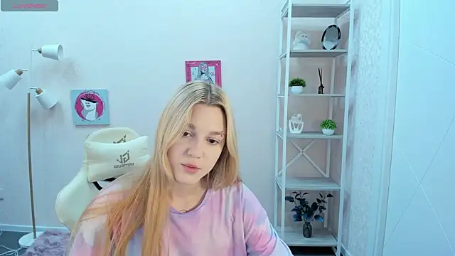 Snapshot of Sylvia_Ortiz chatting on 09-22-25, 08:05 Sylvia Ortiz online show from 09-22-25, 08:05