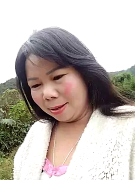 Snapshot of lusy-00 chatting on 11-19-25, 02:00 lusy-00 online show from 11-19-25, 02:00