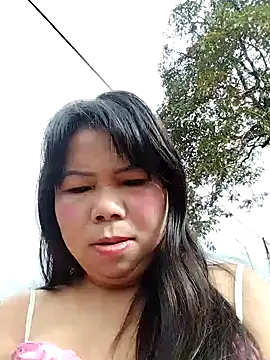 Snapshot of lusy-00 chatting on 12-23-25, 02:42 lusy-00 online show from 12-23-25, 02:42