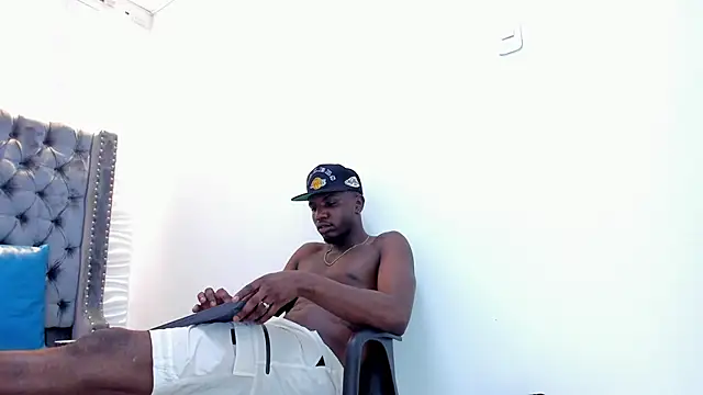 Snapshot of DOUGLAS_099 chatting on 09-27-25, 04:01 DOUGLAS 099 online show from 09-27-25, 04:01