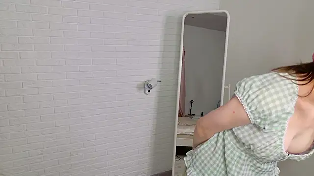 Snapshot of Katie_ktk chatting on 09-27-25, 01:49 Katie ktk online show from 09-27-25, 01:49