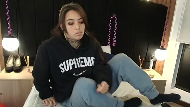 LiaMonroee  online show from 03-26-26, 12:00