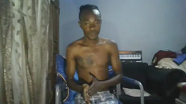 Snapshot of Nykho17 chatting on 11-17-25, 08:58 Nykho17 online show from 11-17-25, 08:58