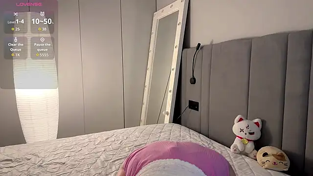 Snapshot of RileyVice chatting on 10-26-25, 07:47 RileyVice online show from 10-26-25, 07:47