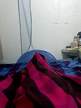 Snapshot of SHIFT1234 chatting on 10-18-25, 05:14 SHIFT1234 online show from 10-18-25, 05:14