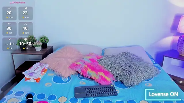 hailey hadid online show from 09-29-25, 06:57