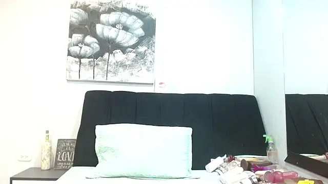 Snapshot of DonnaJoness chatting on 11-17-25, 07:52 DonnaJoness online show from 11-17-25, 07:52