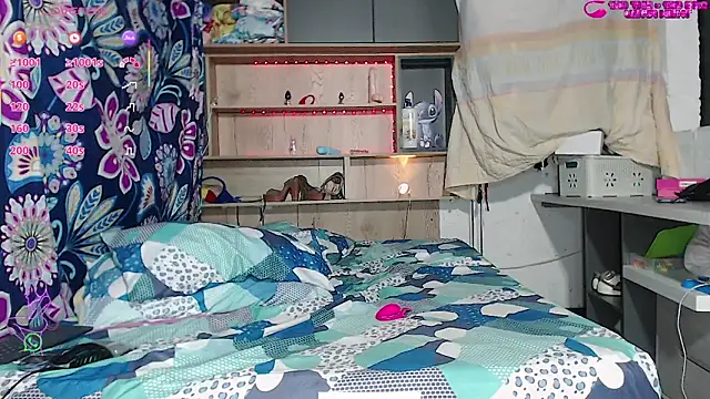 Snapshot of luisafe2025 chatting on 10-26-25, 04:07 luisafe2025 online show from 10-26-25, 04:07