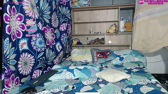 Snapshot of luisafe2025 chatting on 10-30-25, 04:03 luisafe2025 online show from 10-30-25, 04:03