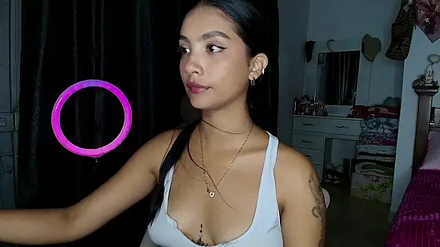 mia yireth online show from 09-12-25, 12:22