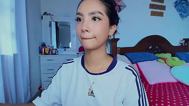 mia yireth online show from 10-31-25, 05:14