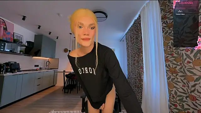 Snapshot of my-muse chatting on 09-11-25, 12:16 my-muse online show from 09-11-25, 12:16