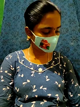 Snapshot of mini-queen chatting on 09-28-25, 05:18 mini-queen online show from 09-28-25, 05:18