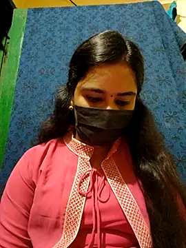 Snapshot of mini-queen chatting on 10-12-25, 09:52 mini-queen online show from 10-12-25, 09:52