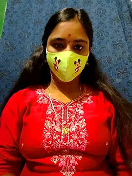 Snapshot of mini-queen chatting on 10-24-25, 05:09 mini-queen online show from 10-24-25, 05:09