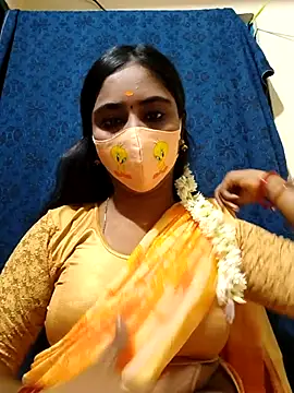 Snapshot of mini-queen chatting on 11-14-25, 03:33 mini-queen online show from 11-14-25, 03:33