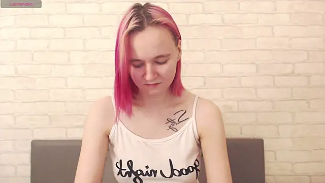 Ericha Stone online show from 10-18-25, 01:52