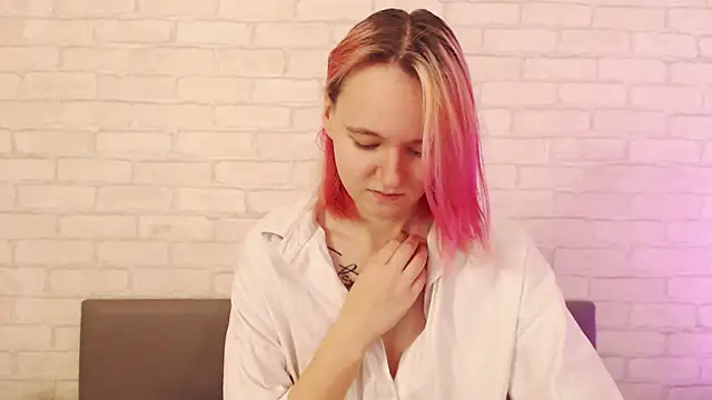 Ericha Stone online show from 11-28-25, 01:19