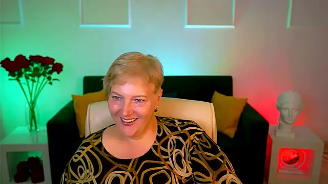 Snapshot of MaryMogan chatting on 10-01-25, 12:55 MaryMogan online show from 10-01-25, 12:55