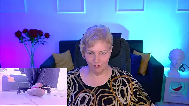 Snapshot of MaryMogan chatting on 10-07-25, 08:44 MaryMogan online show from 10-07-25, 08:44