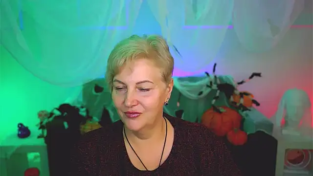 Snapshot of MaryMogan chatting on 10-26-25, 12:22 MaryMogan online show from 10-26-25, 12:22