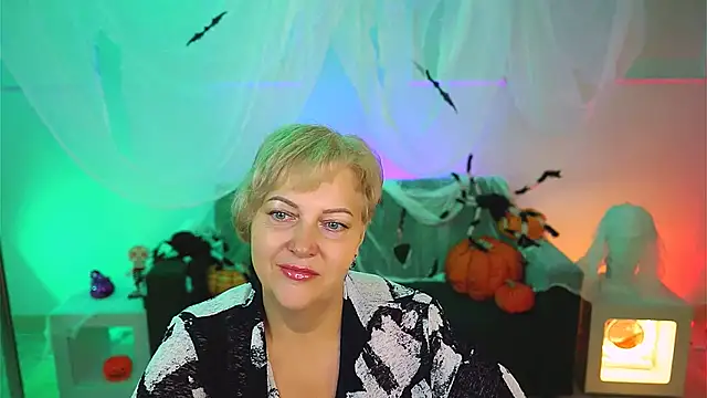 MaryMogan online show from 10-30-25, 04:14