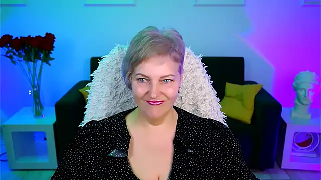 Snapshot of MaryMogan chatting on 11-17-25, 04:51 MaryMogan online show from 11-17-25, 04:51