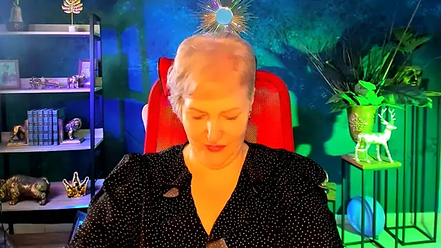 MaryMogan online show from 11-25-25, 05:18