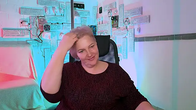 Snapshot of MaryMogan chatting on 11-26-25, 03:02 MaryMogan online show from 11-26-25, 03:02