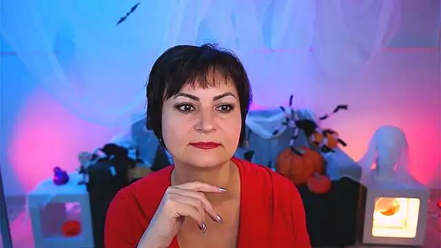 Snapshot of HelenBeler chatting on 10-28-25, 05:00 HelenBeler online show from 10-28-25, 05:00