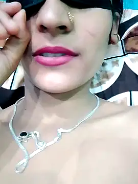 Snapshot of Pahadi_couple chatting on 10-17-25, 04:48 Pahadi couple online show from 10-17-25, 04:48