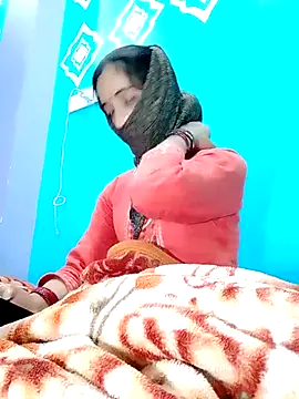 Snapshot of Pahadi_couple chatting on 10-27-25, 09:19 Pahadi couple online show from 10-27-25, 09:19