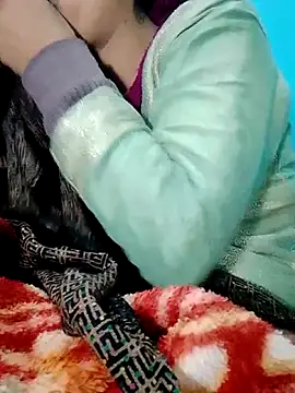 Snapshot of Pahadi_couple chatting on 10-28-25, 04:20 Pahadi couple online show from 10-28-25, 04:20